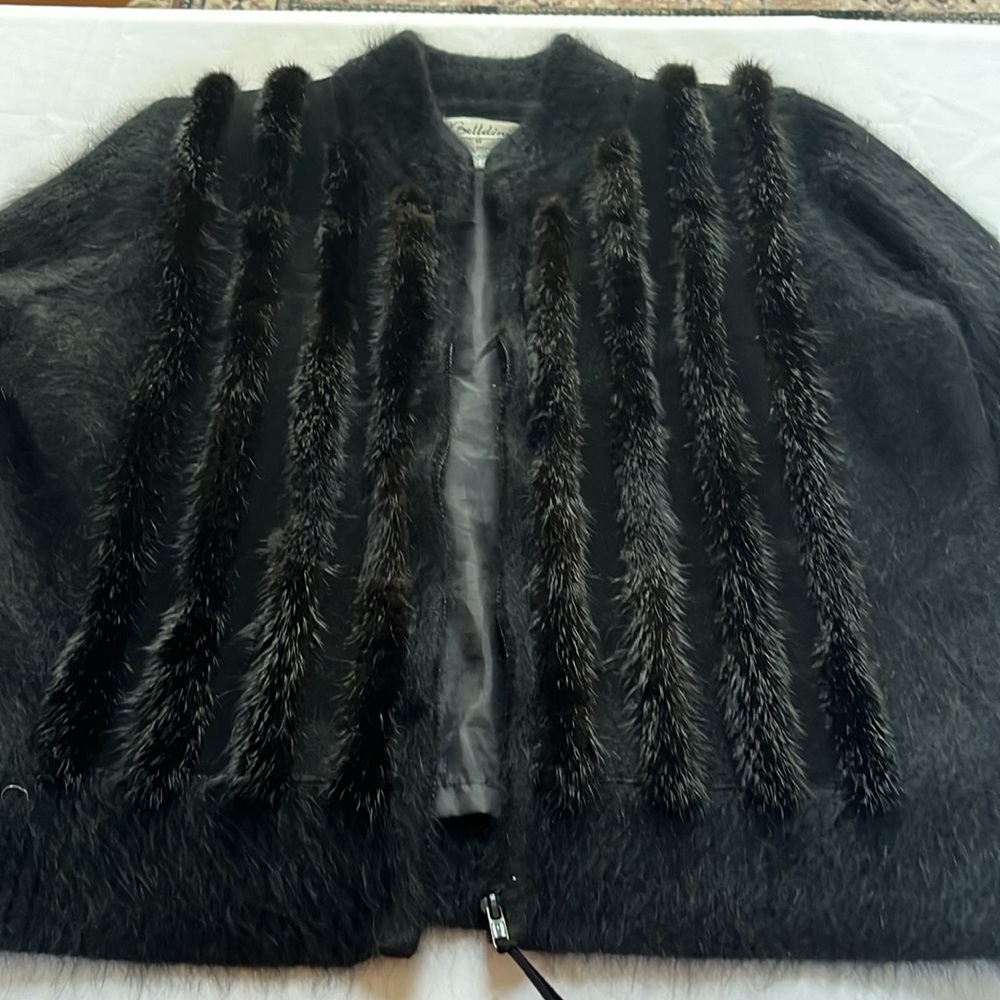 Stunning angora jacket with mink inserts set in front of jacket. Zippered & warm - Picture 5 of 8
